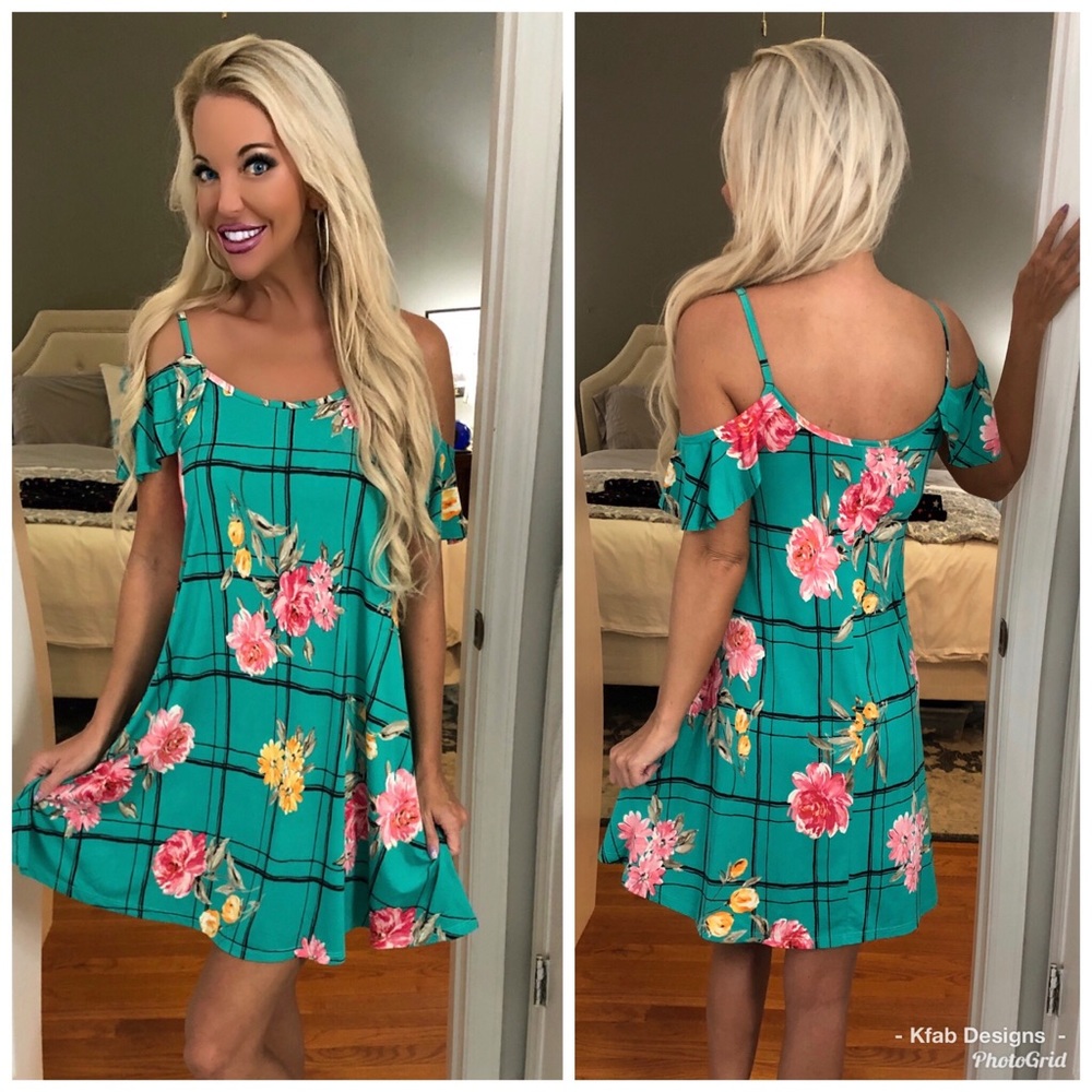 💖LAST 2! Contrast Floral Cold Shoulder Dress!